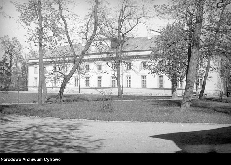 image.from.unit.number "Wielka Oficyna (Podchorążówka) w Łazienkach Królewskich w Warszawie"