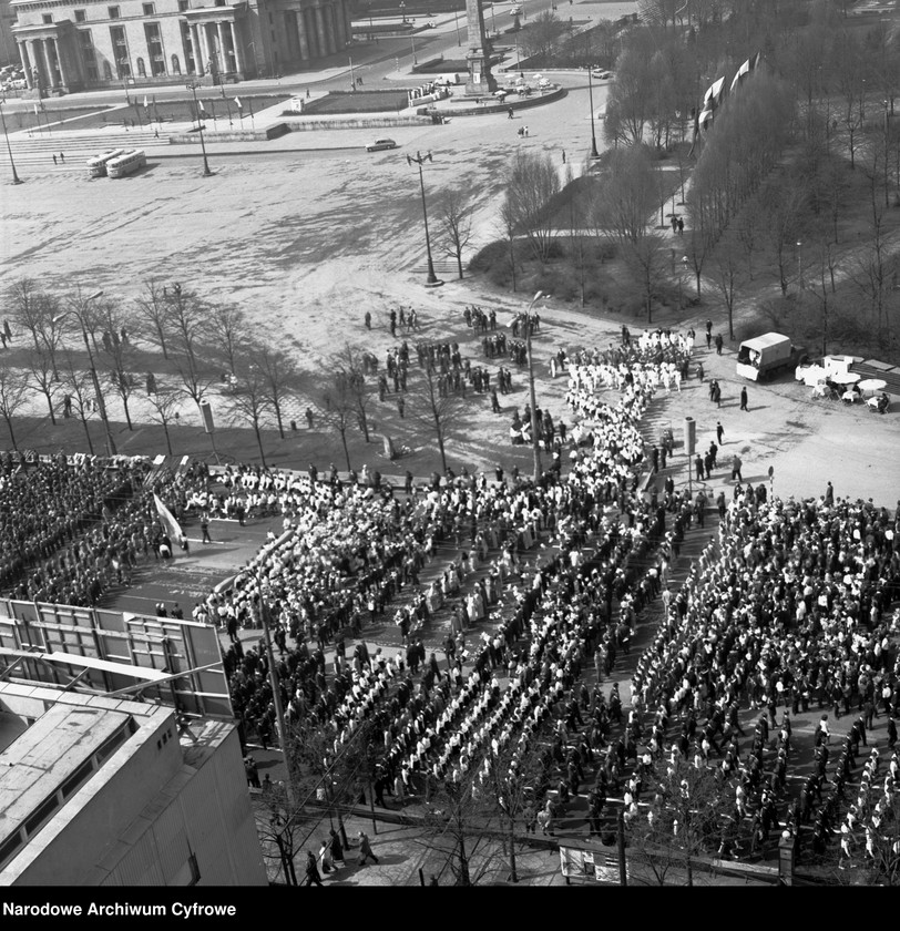 Obraz 16 z jednostki "Obchody 1 Maja w Warszawie"