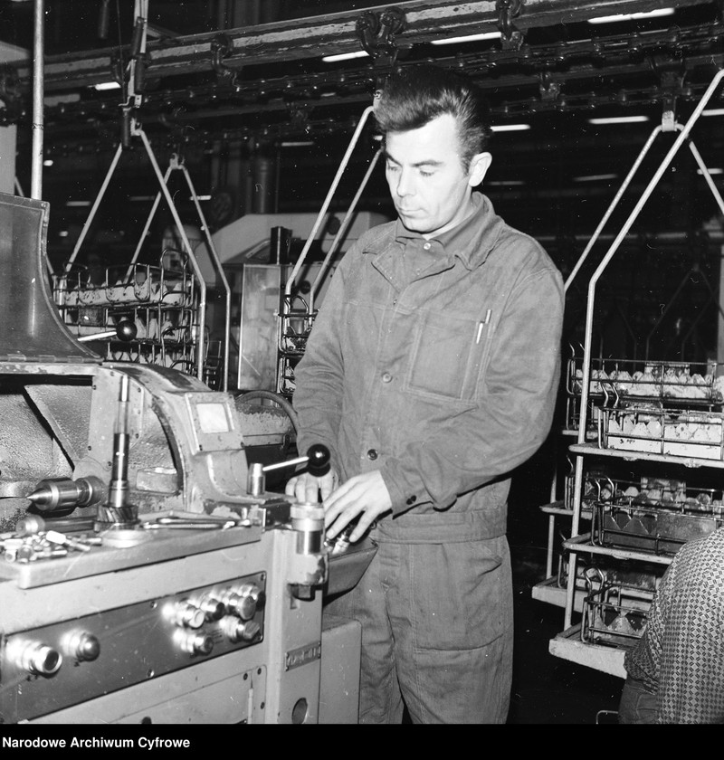 image.from.collection.number "Fabryki i zakłady pracy w PRL111"