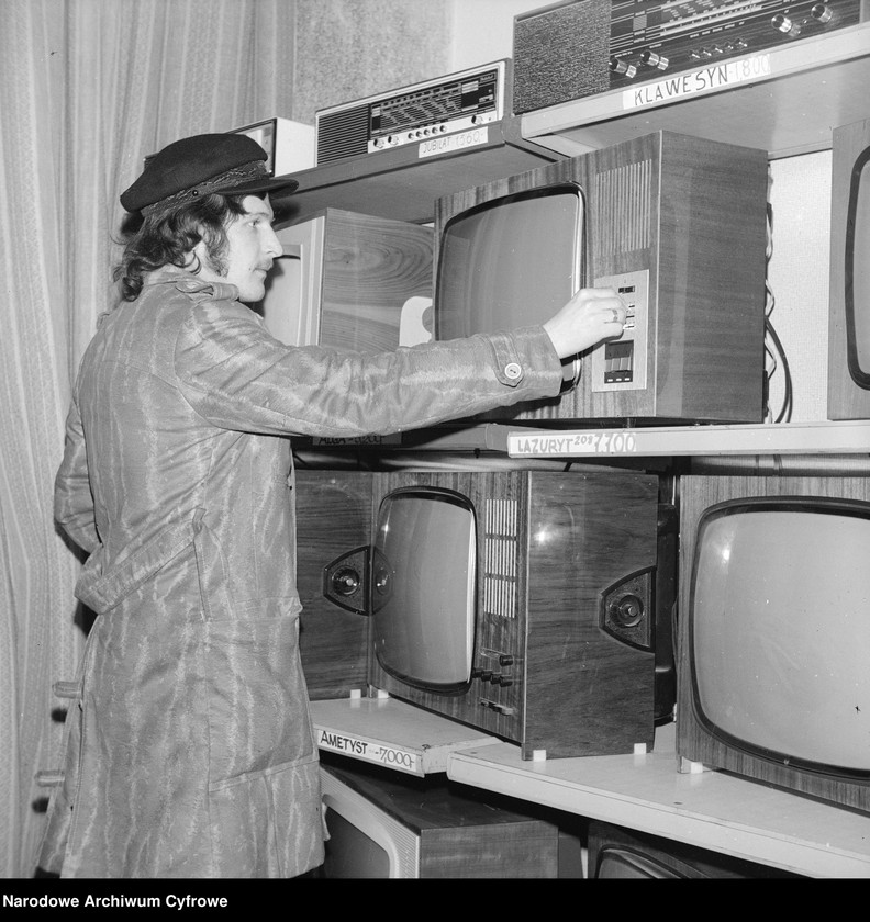 image.from.unit.number "Sklep RTV przy ul. Żelaznej w Warszawie"