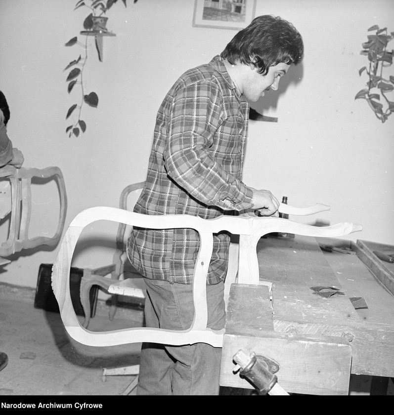 image.from.unit.number "Zakłady Wytwórcze Mebli Artystycznych Henryków"