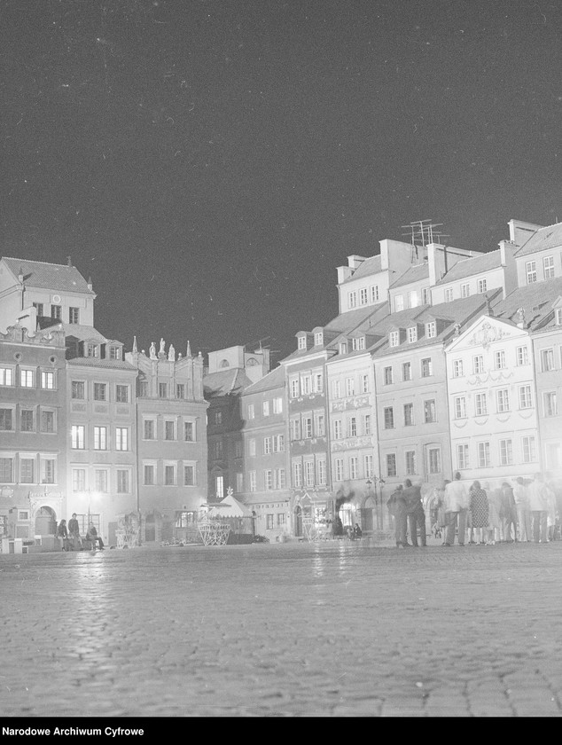 image.from.unit.number "Stare Miasto w Warszawie nocą"