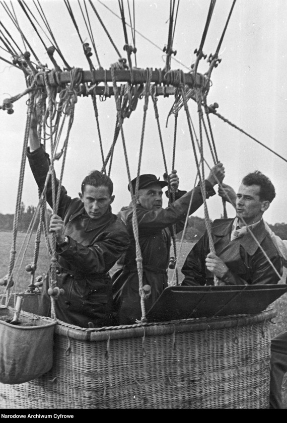 image.from.unit.number "Zawody balonowe juniorów zorganizowane przez sekcję balonową Aeroklubu Warszawskiego"