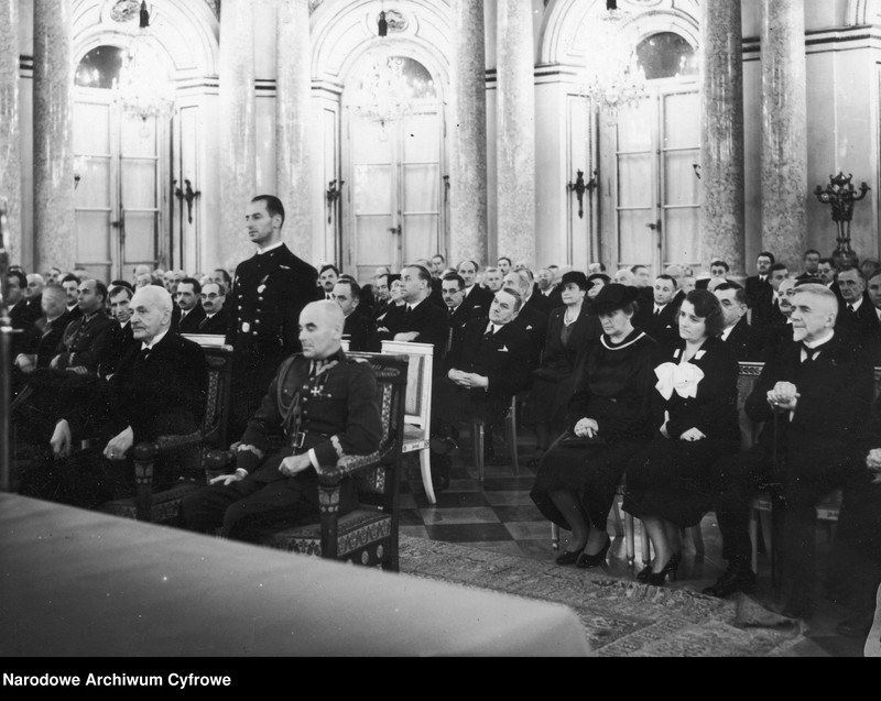 image.from.unit.number "Inauguracyjne posiedzenie Ogólnopolskiego Komitetu Pomocy Zimowej Bezrobotnym w Sali Wielkiej Zamku Królewskiego w Warszawie"