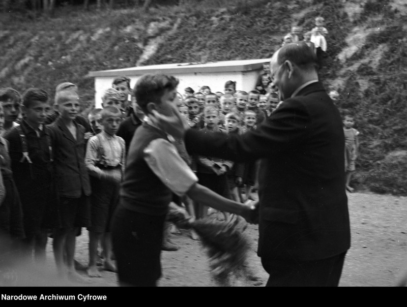 Obraz 13 z jednostki "Kolonie letnie w Domu dla Dzieci Powiatu Krakowskiego przy ul. Podlesie 157 w Radziszowie"