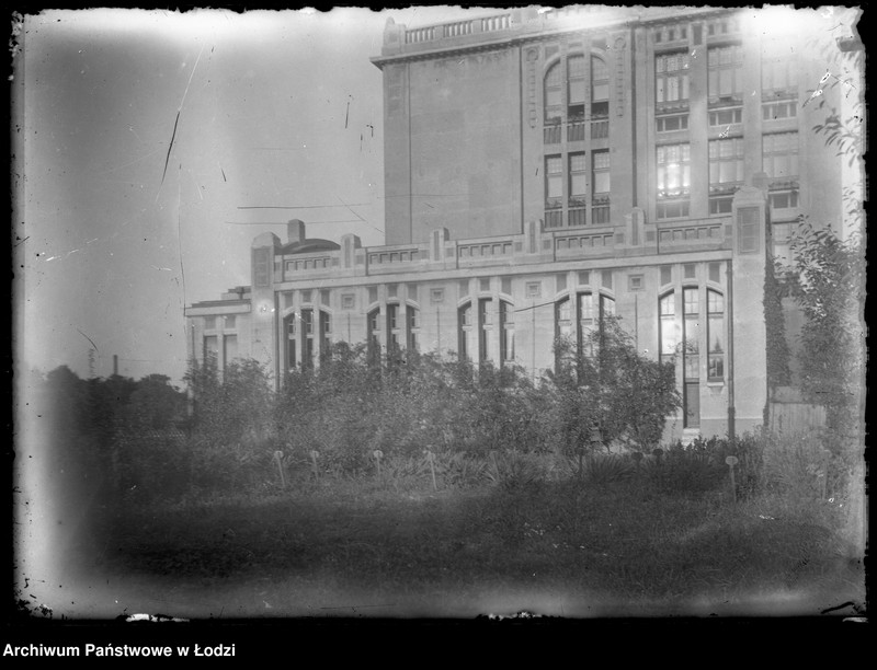 Obraz 2 z jednostki "[Budynek szkolny - widok zewnętrzny od strony ogrodu]"