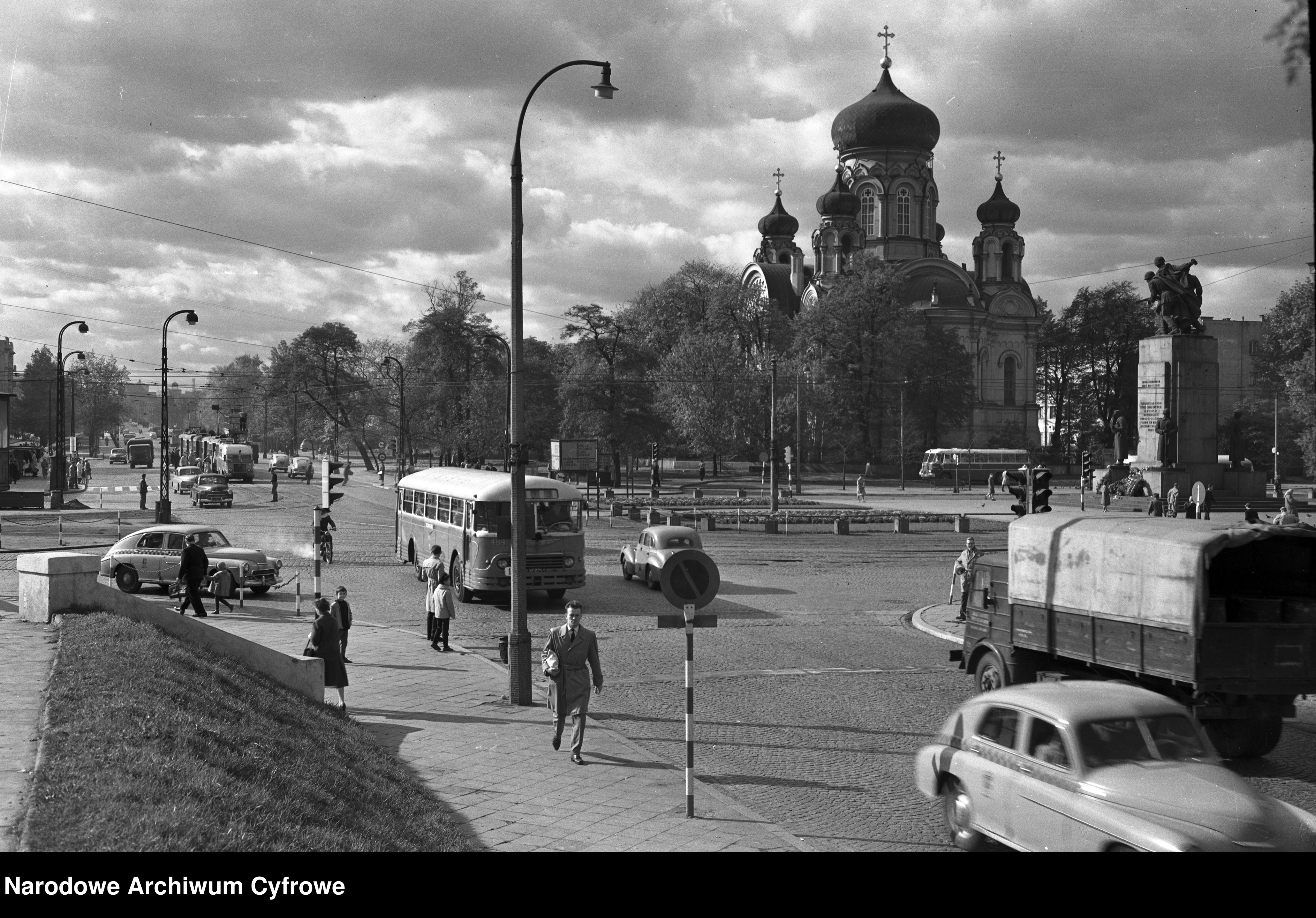 Skan z jednostki: Aleja gen. Karola Świerczewskiego w Warszawie