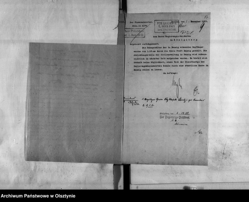 image.from.unit.number "Personal-Akten den Regierungsobersekretär als Büreauvorsteher Franz Schulz"