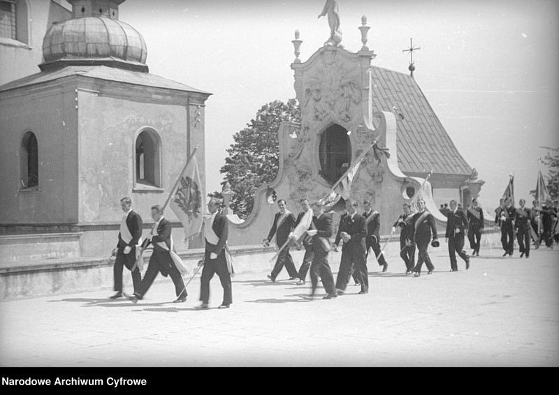 Obiekt Przemarsz z chorągwiami. z jednostki Częstochowa