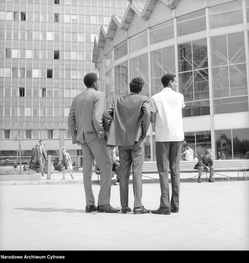 image.from.unit.number "Cudzoziemcy zwiedzający Warszawę"