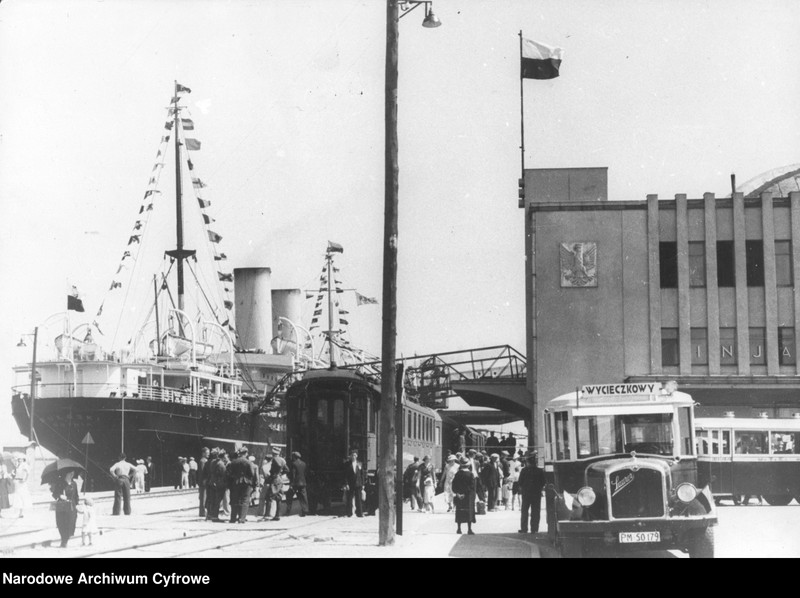 image.from.collection.number "Polska żegluga oceaniczna111"