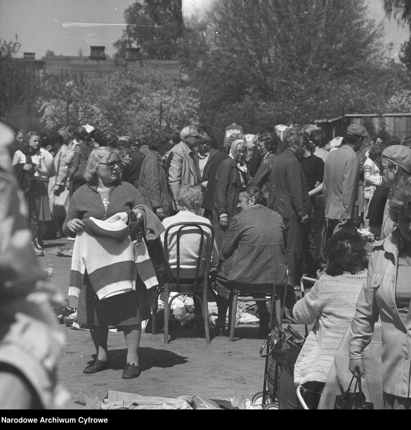 image.from.unit.number "Bazar przy ul. Paderewskiego w Rembertowie"