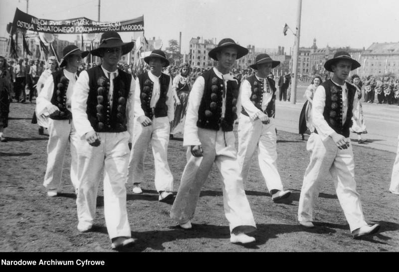 image.from.unit.number "Zlot Związku Młodzieży Polskiej we Wrocławiu"