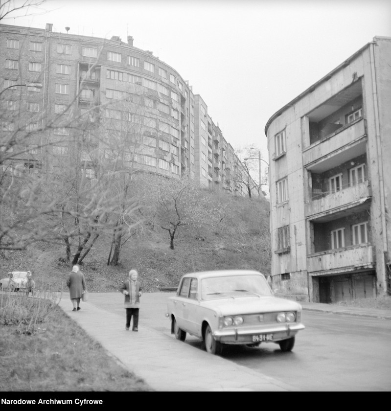 image.from.unit.number "Kamienice i bloki mieszkalne przy ul. Bartoszewicza w Warszawie"