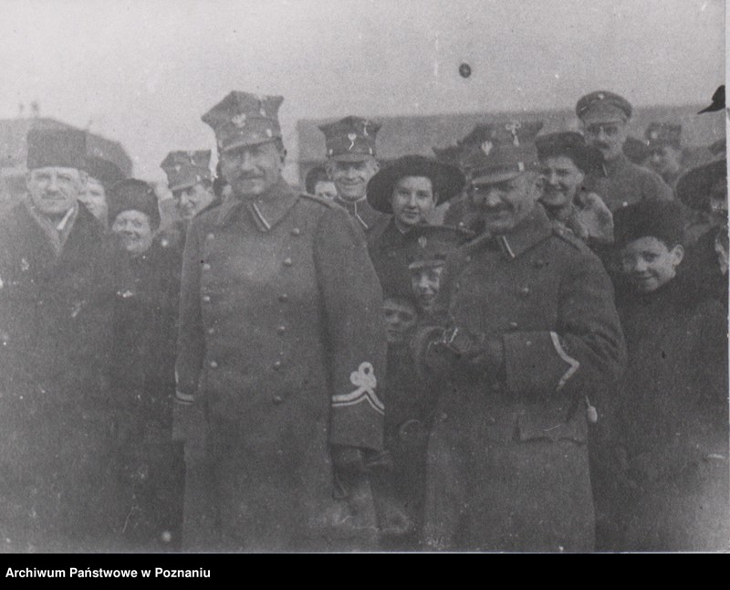Obraz 17 z jednostki "Generał Józef Dowbór - Muśnicki podczas zaprzysiężenia Straży Ludowej na Placu Wolności w Poznaniu."