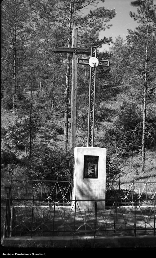 image.from.unit.number "Pomnik w Prudziszkach upamiętniający ofiary zbrodni hitlerowskich."