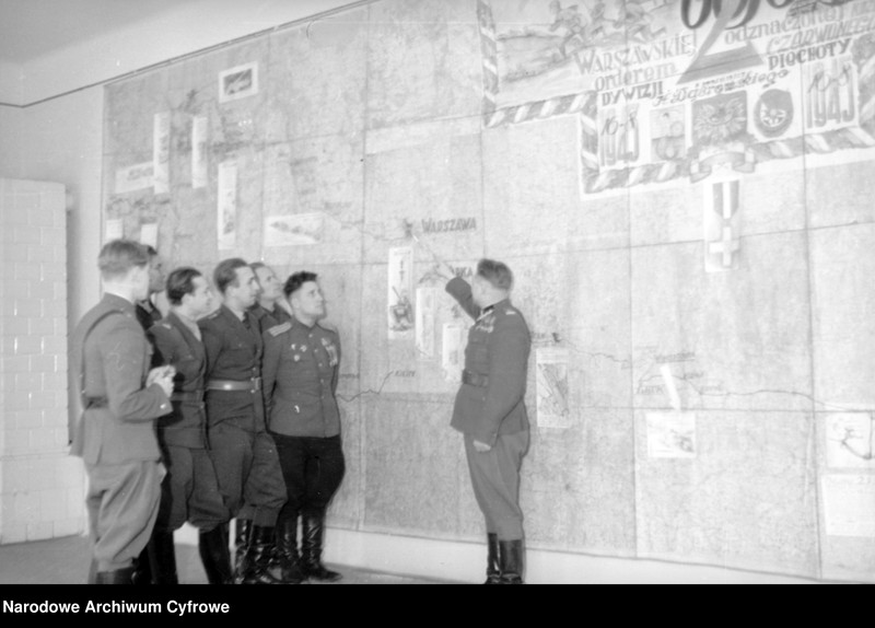 image.from.unit.number "Życie żołnierzy Ludowego Wojska Polskiego [LWP] w koszarach"