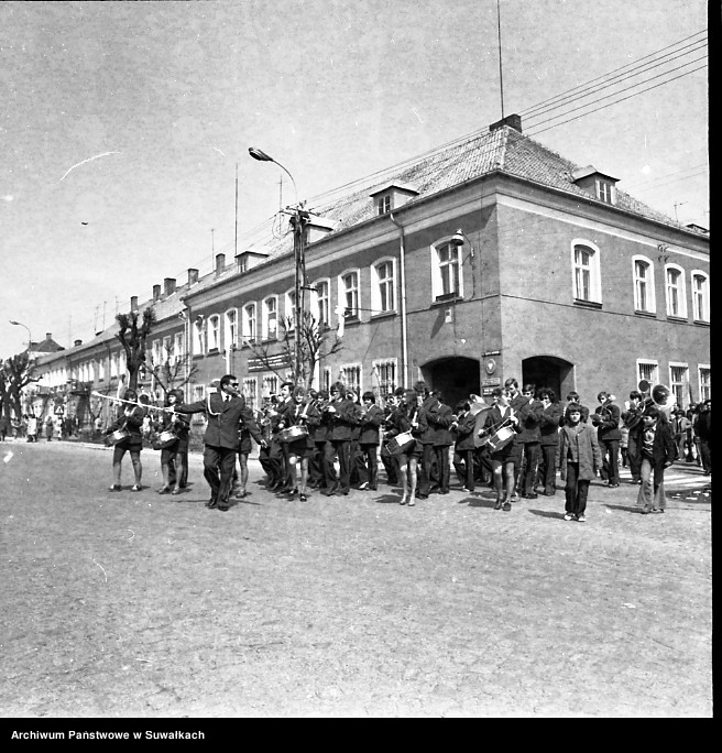 image.from.unit.number "[Pochód pierwszomajowy w Suwałkach ?]"