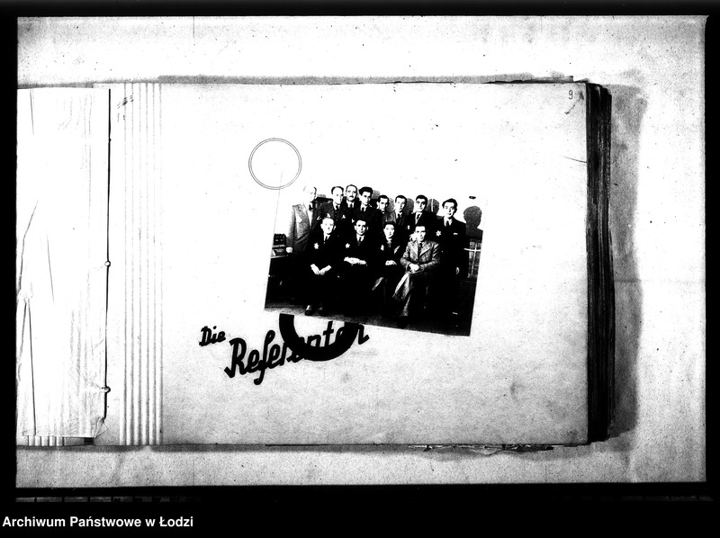 Obraz 12 z jednostki "[Album Arbeisamtu - Wydziału Pracy. Pracownicy wydziałów, graficzne przedstawienie schematu organizacji, używane druki, objaśnienia historyczne, rozbiórki domów]"