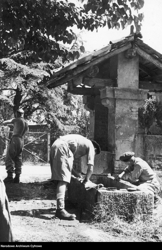 image.from.unit.number "2 Warszawska Dywizja Pancerna"