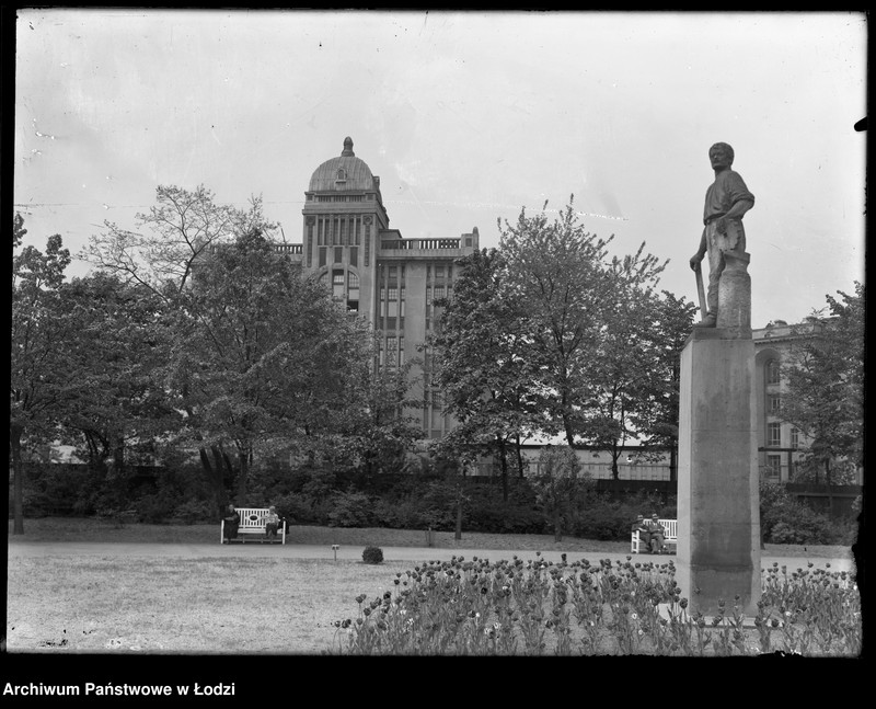 Obraz 2 z jednostki "[Pomnik "Robotnika" w parku im. Stanisława Staszica]"