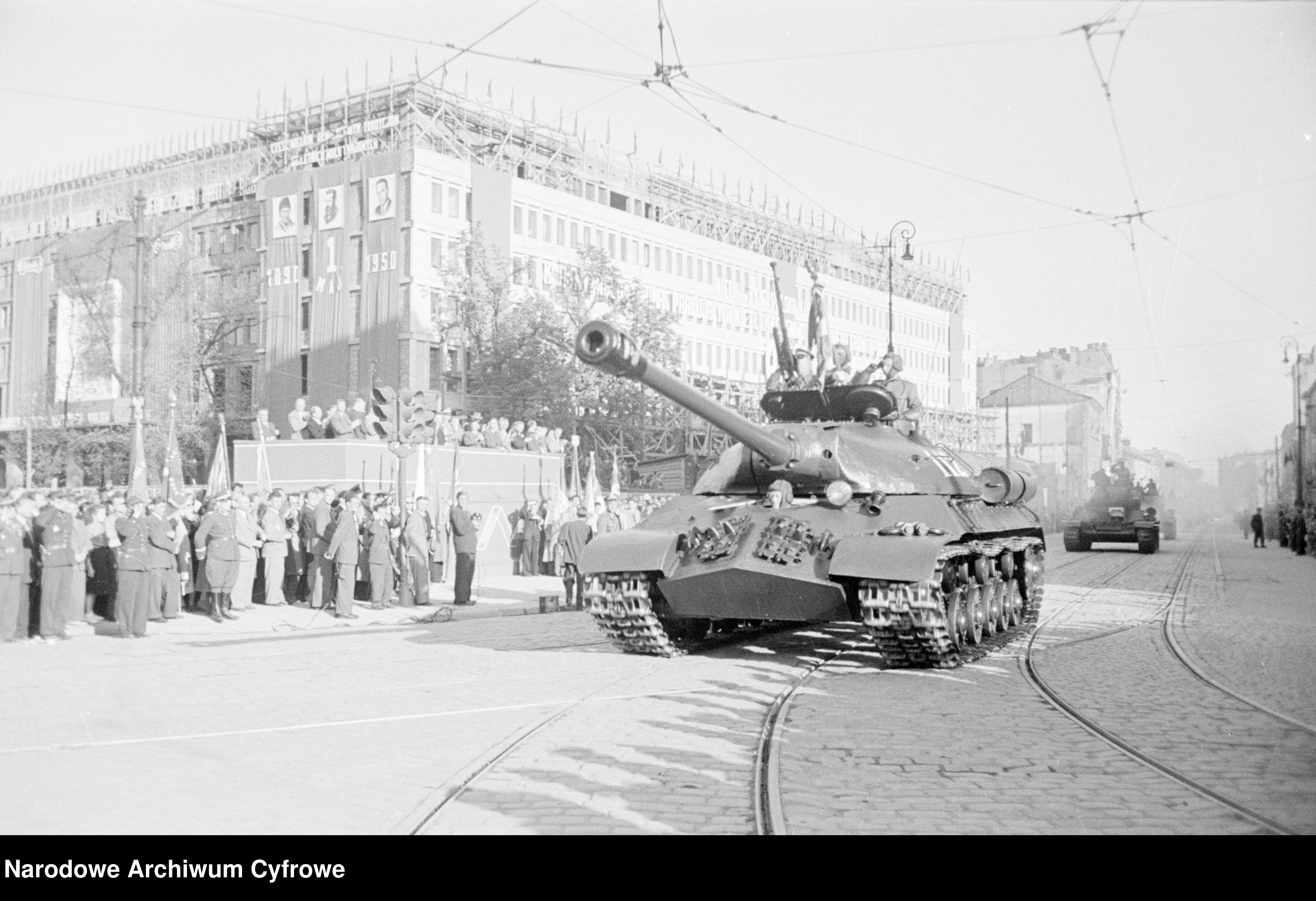 Skan z jednostki: Obchody pierwszomajowe w Warszawie