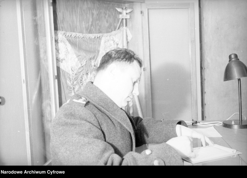 image.from.unit.number "Życie żołnierzy Ludowego Wojska Polskiego [LWP] w koszarach"