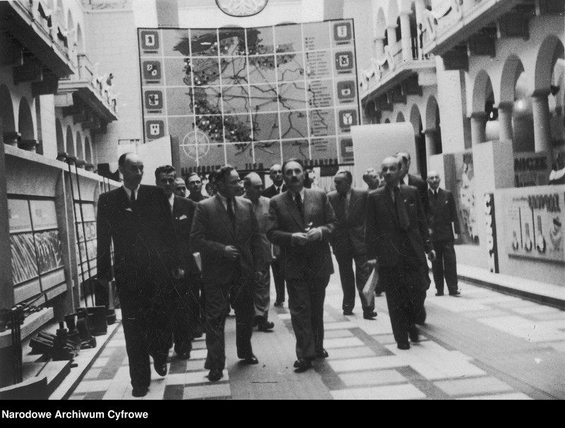 image.from.unit.number "Wystawa Przemysłu Ziem Odzyskanych w salach Państwowego Instytutu Geologicznego przy ul. Rakowieckiej 4 w Warszawie"