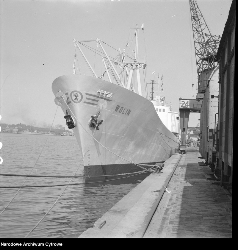 Obraz z jednostki "Statek "Wolin" w porcie handlowym w Gdyni"
