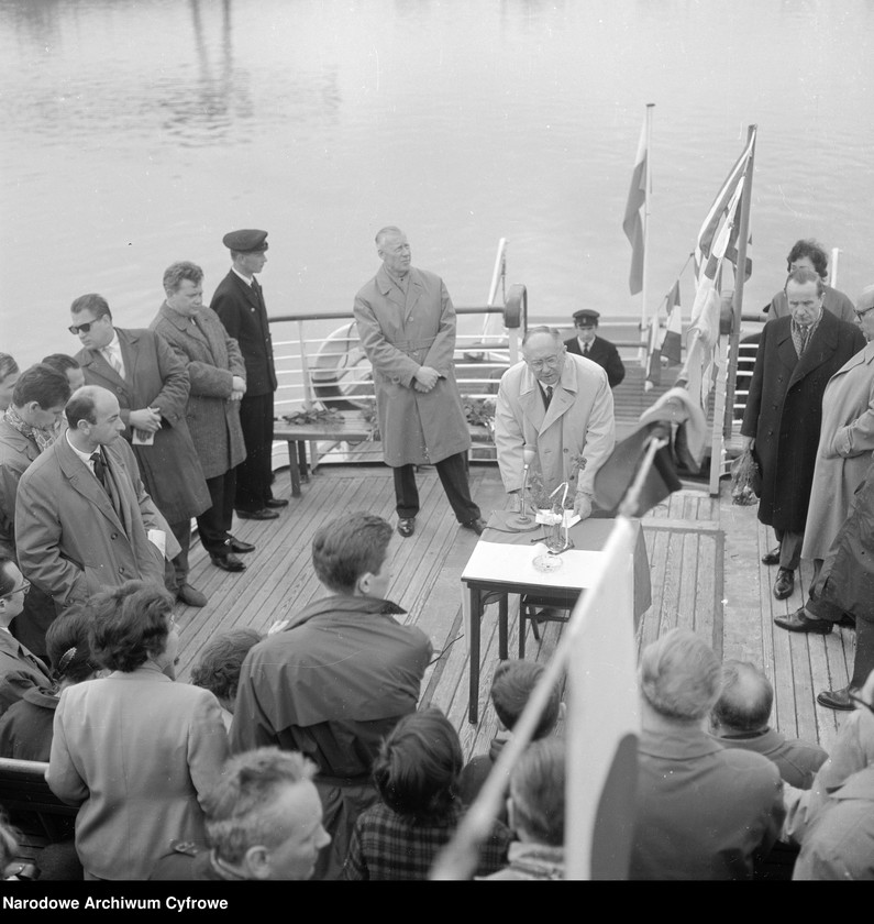 image.from.unit.number "Rejs inaugurujący żeglugę pasażerską na Kanale Żerańskim"