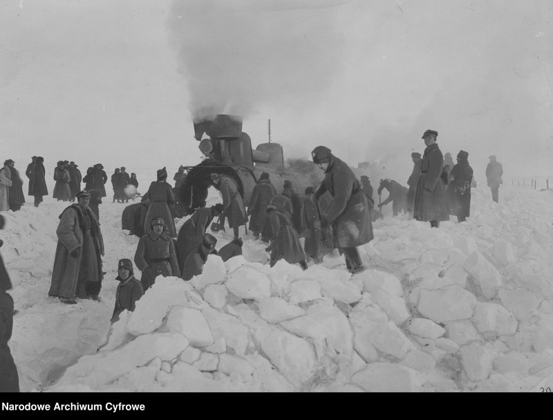 image.from.unit.number "Odśnieżanie torów na trasie Lwów - Tarnopol"