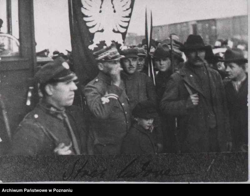 Obraz 13 z jednostki "Zaprzysiężenie Straży Ludowej w Poznaniu na Placu Wolności. Po lewej stronie generałowie: Józef Dowbór - Muśnicki i Dupont."