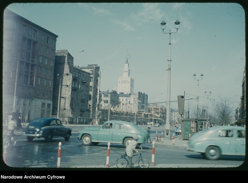 image.from.unit.number "Widoki Warszawy na trasie: Hoża - Plac Konstytucji - Aleja Wyzwolenia - plac Zbawiciela - Marszałkowska - Aleje Jerozolimskie"