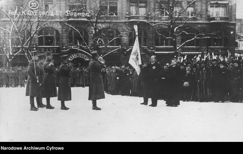 image.from.unit.number "Uroczystość zaprzysiężenia wojsk powstańczych i wręczenie chorągwi 1 Pułku Strzelców Wielkopolskich"