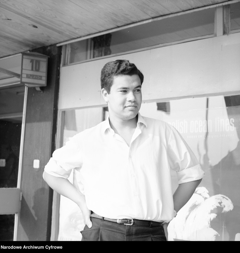 image.from.unit.number "Cudzoziemcy zwiedzający Warszawę"