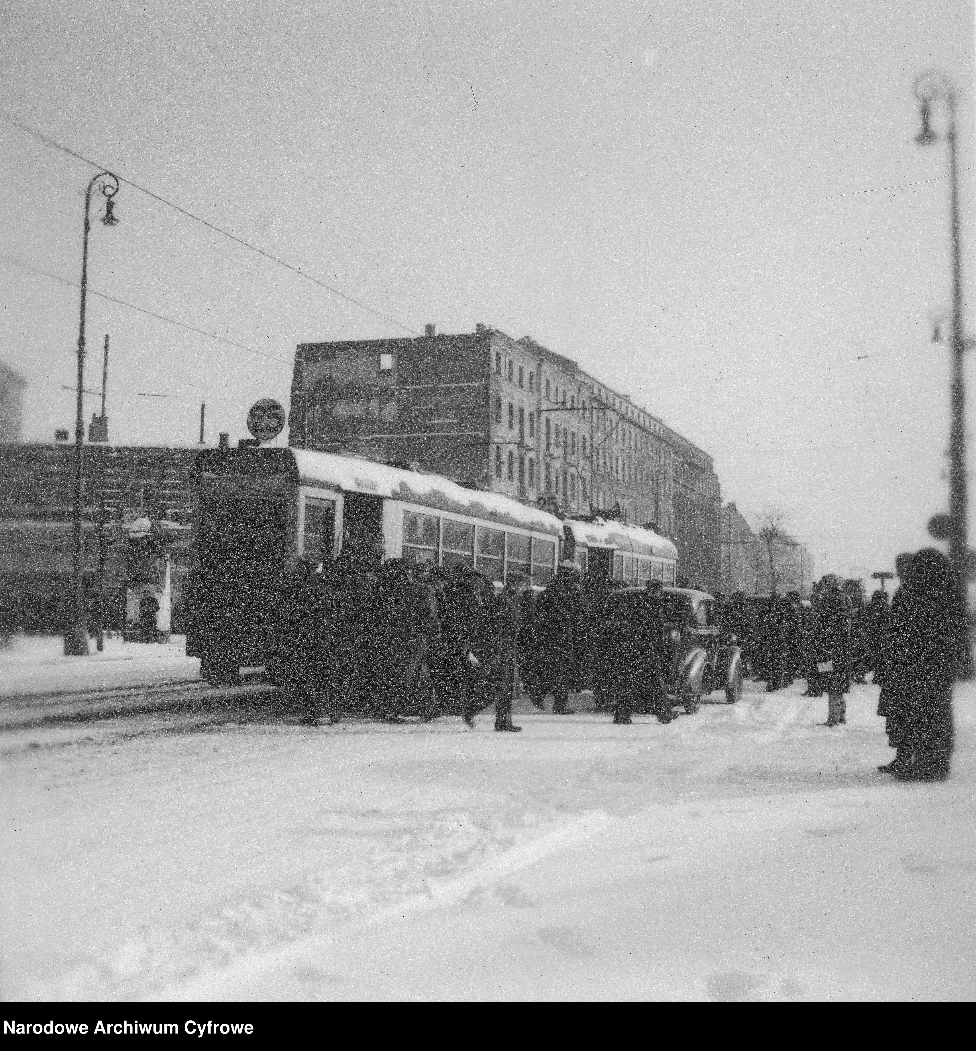 Skan z jednostki: Tramwaj linii 25 w Warszawie