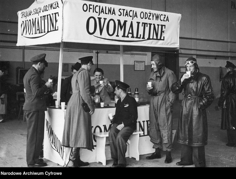 image.from.unit.number "Lot południowo-zachodniej Polski - lotnicy na lotnisku krakowskim"