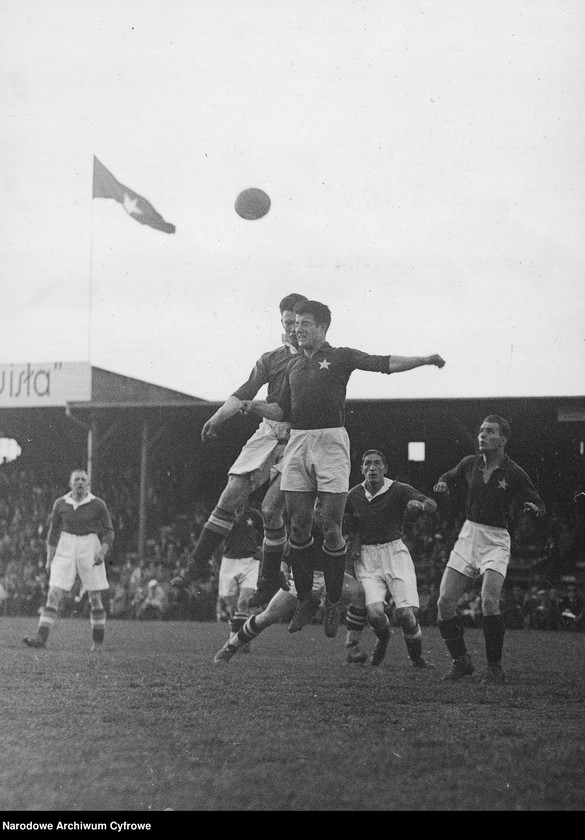 image.from.unit.number "Mecz piłki nożnej TS Wisła Kraków - Chelsea FC na stadionie Wisły Kraków rozegrany z okazji 30-lecia Towarzystwa Sportowego Wisła Kraków"