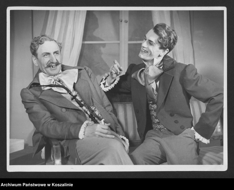 image.from.unit.number "„Śluby panieńskie”, Aleksander Fredro, reżyseria Irena Górska, scenografia Feliks Krassowski. Premiera 16 I 1954 roku."