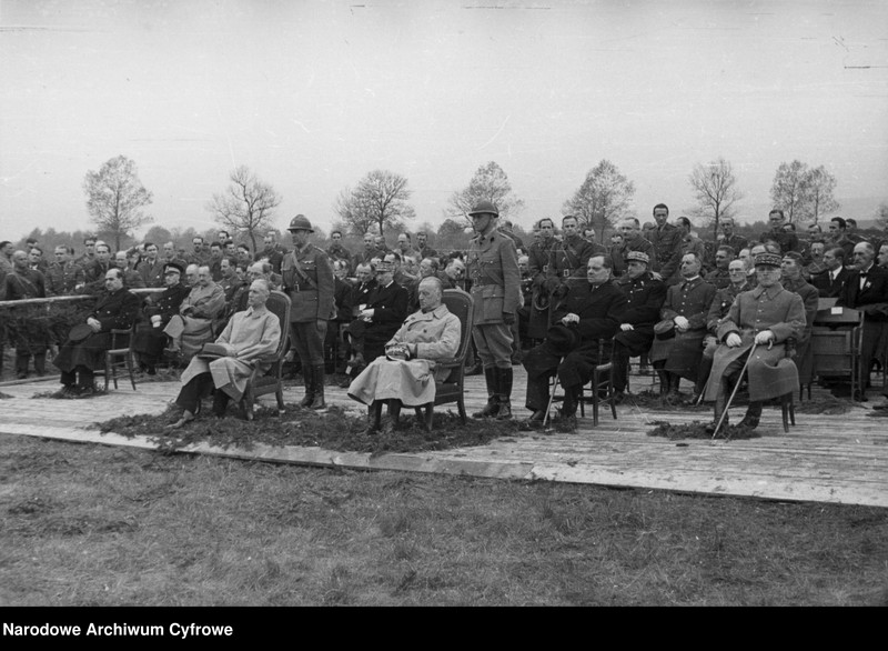 image.from.unit.number "1 Dywizja Grenadierów Wojska Polskiego we Francji - obchody święta 3 Maja i uroczystość nadania miana Grenadierów odbywające się przy szosie Autreville-Martigny"