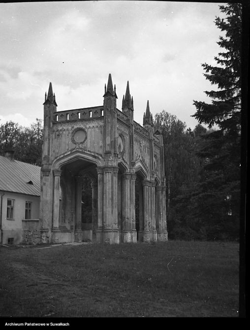 image.from.unit.number "Portyk elewacji frontowej Pałacu Paca w Dowspudzie"