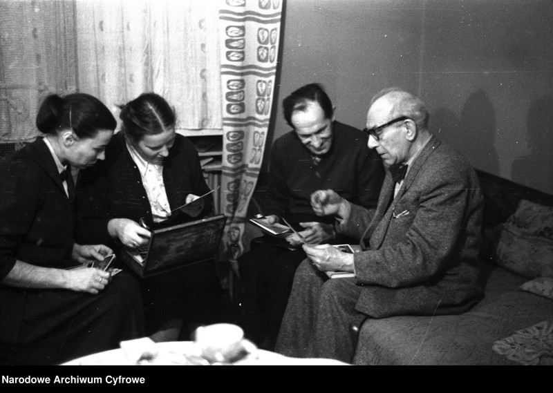 image.from.unit.number "Laboratorium Zakładu Syntezy Organicznej Polskiej Akademii Nauk [ZSO PAN]. Portrety sytuacyjne i grupowe"