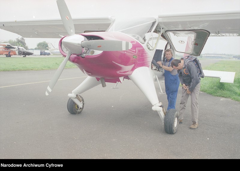 image.from.unit.number "Samolot PZL-104M Wilga 2000 (SP-PHG) - oblot prototypu"