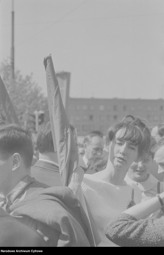 image.from.unit.number "Pochód pierwszomajowy w Warszawie"