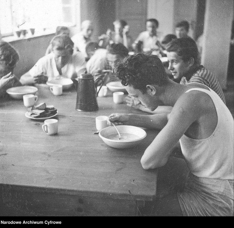 image.from.unit.number "Członkowie organizacji paramilitarnej "Służba Polsce""