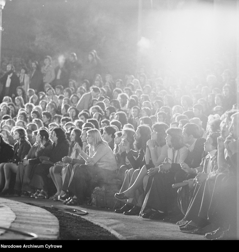 image.from.unit.number "XII Krajowy Festiwal Piosenki Polskiej w Opolu"