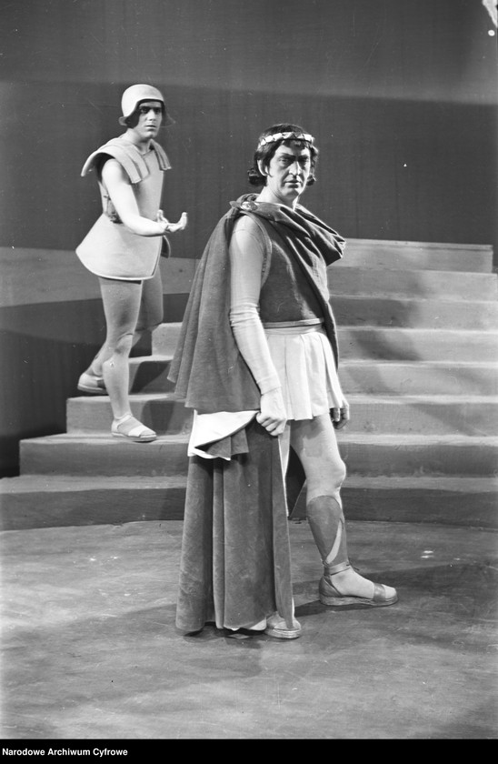 image.from.unit.number "Warszawa. Teatr Młodej Warszawy - sztuka "Ifigenia (Wiatr za dziewczynę)""