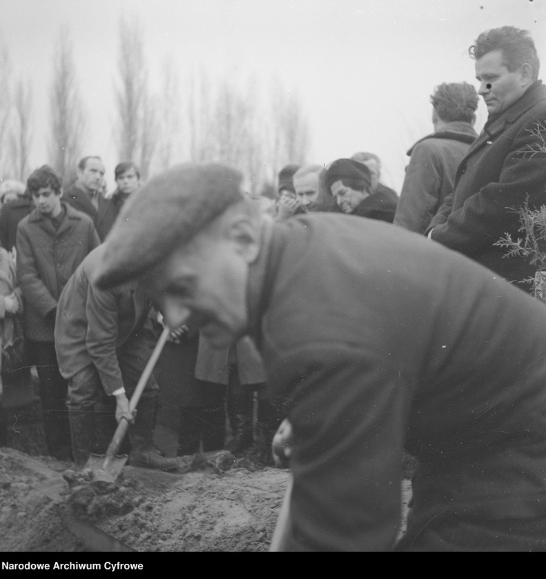 Obraz 14 z jednostki "Pogrzeb działacza Zjednoczonego Stronnictwa Ludowego w Warszawie"