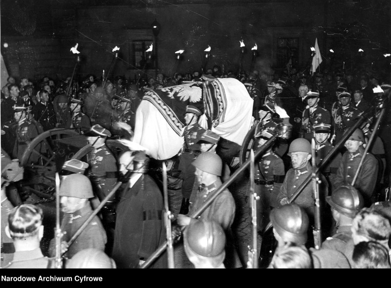 image.from.unit.number "Uroczystości pogrzebowe marszałka Polski Józefa Piłsudskiego w Warszawie"