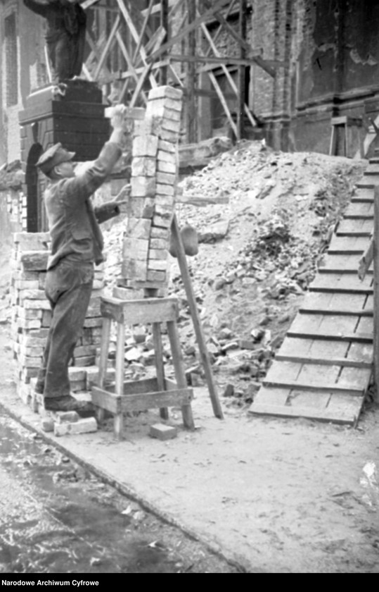 Obraz 11 z jednostki "Odbudowa Warszawy. Migawki z Warszawy"